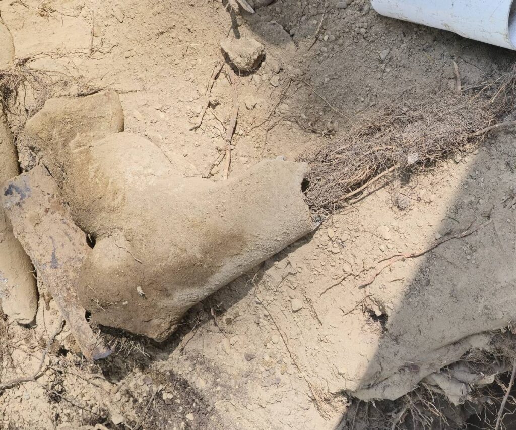 Trenchless sewer replacement in Seattle waterfront home – Pipe bursting equipment at work.